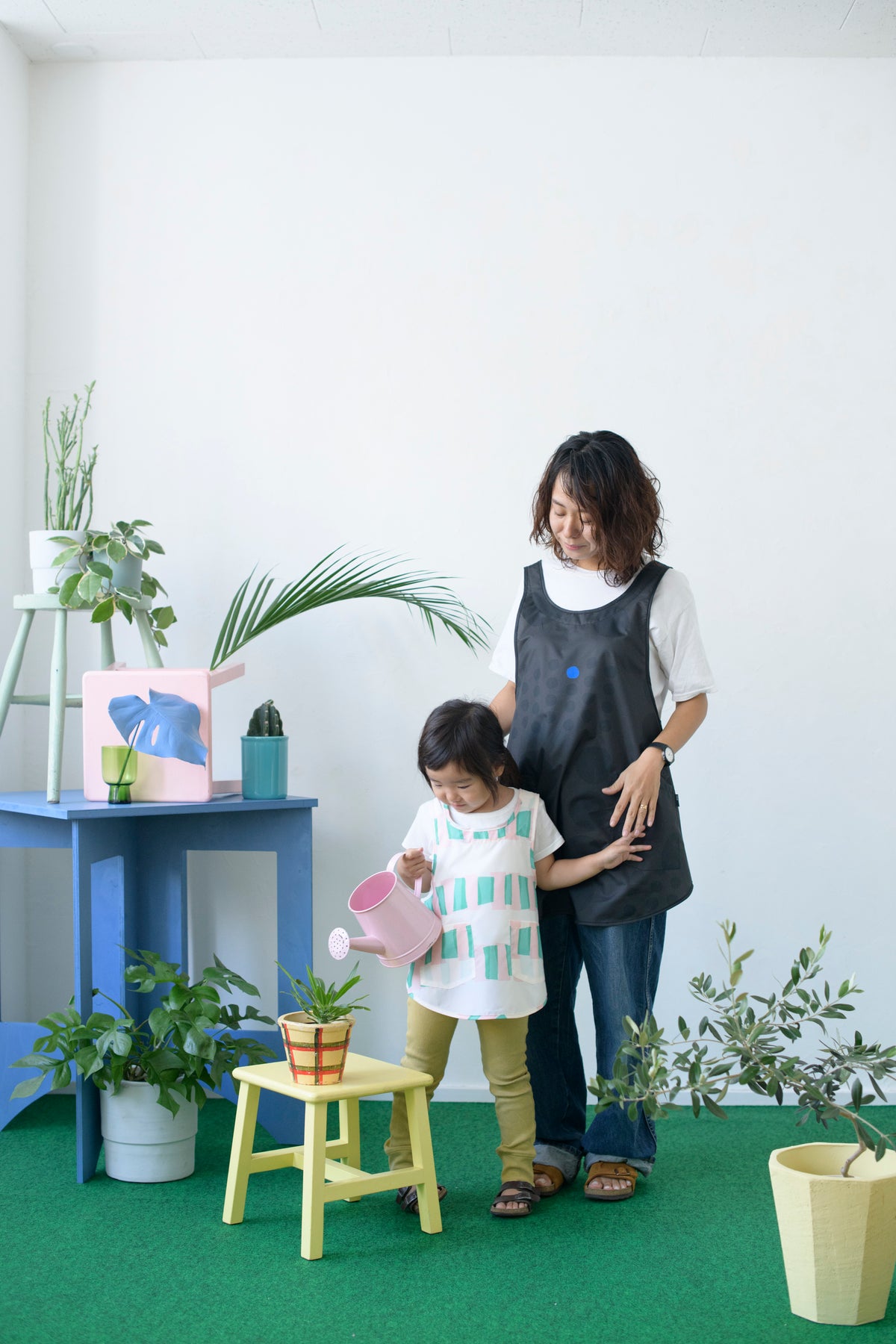 ブラックのmaru柄撥水エプロン親子コーディネート