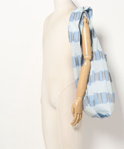 392plusm cellophane eco bag Big ブルー 着用イメージ