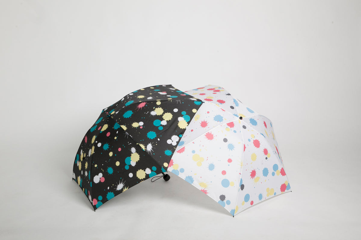 392plusm ペンキ柄 e-mini 折りたたみ雨傘 55cm 使用イメージ