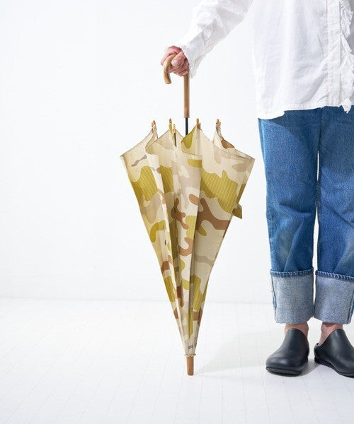 392plusm カモフラージュ柄 長傘 60cm ベージュ 着用イメージ