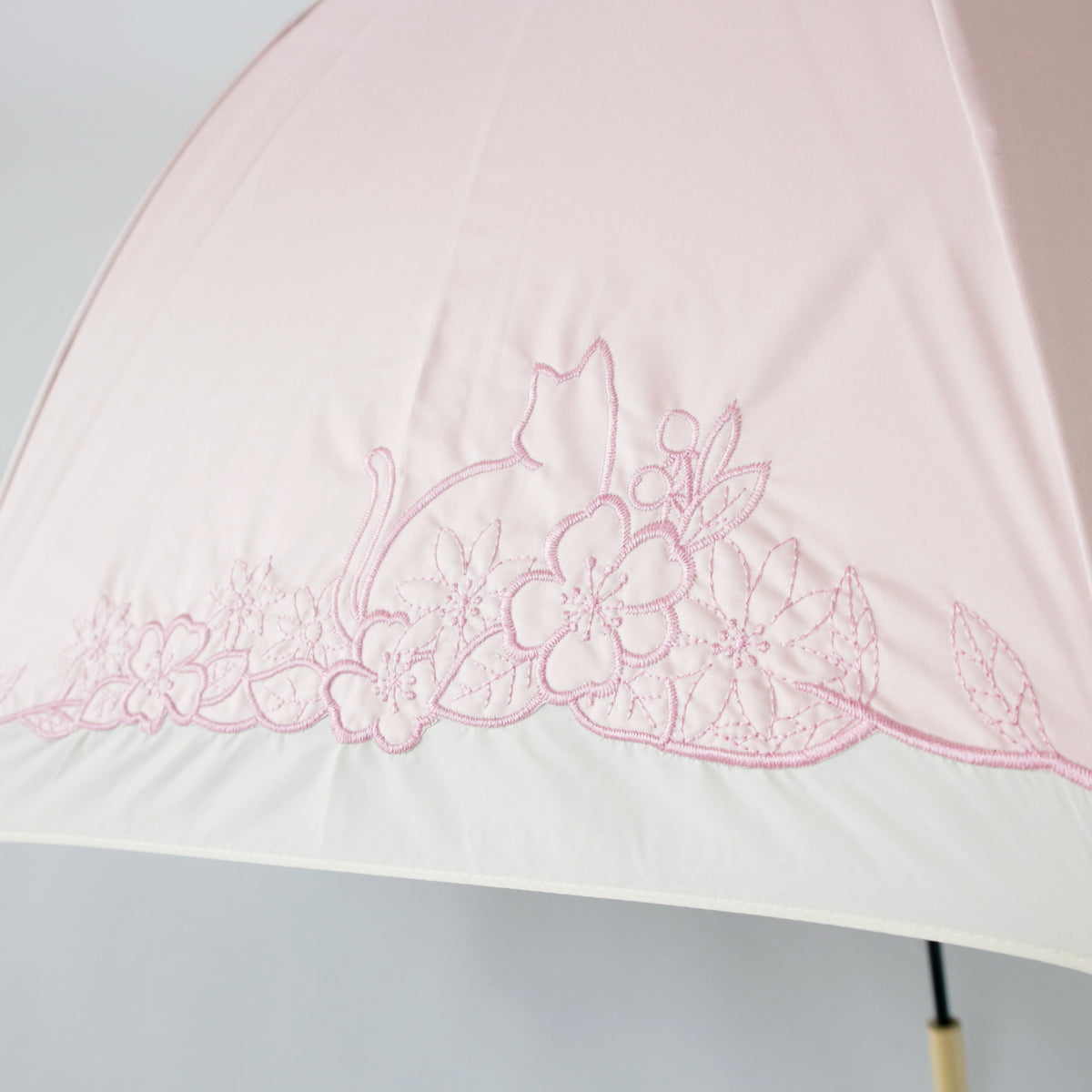 猫とお花刺繍切継ぎ｜遮光・遮熱 手開き｜晴雨兼用 長傘 55cm