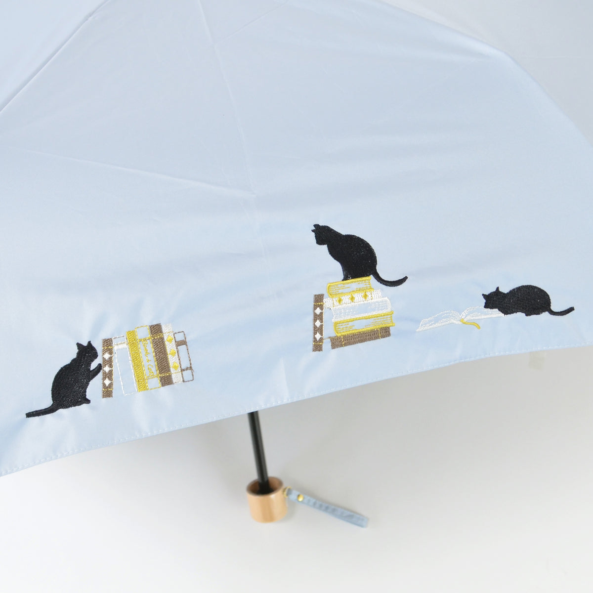 本と猫刺繍｜遮光・遮熱｜晴雨兼用 折りたたみ傘 50cm