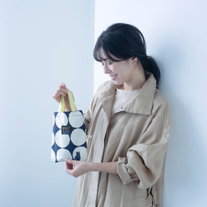 大きい水玉と猫｜軽量コンパクト折りたたみ雨傘 50cm（トートバッグ付）